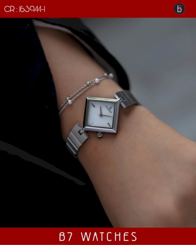 ساعة كلاسيكو نسائية