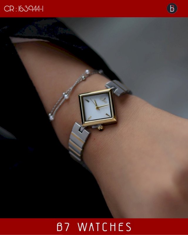 ساعة كلاسيكو نسائية